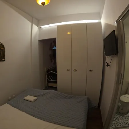 Lux Riad In *